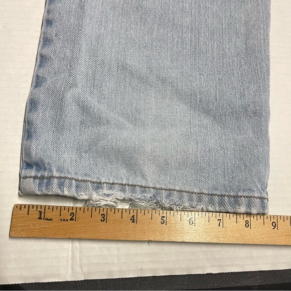 Vintage Levi's Men's 550 Classic Light Blue Relaxed Jeans - Picture 12 of 12